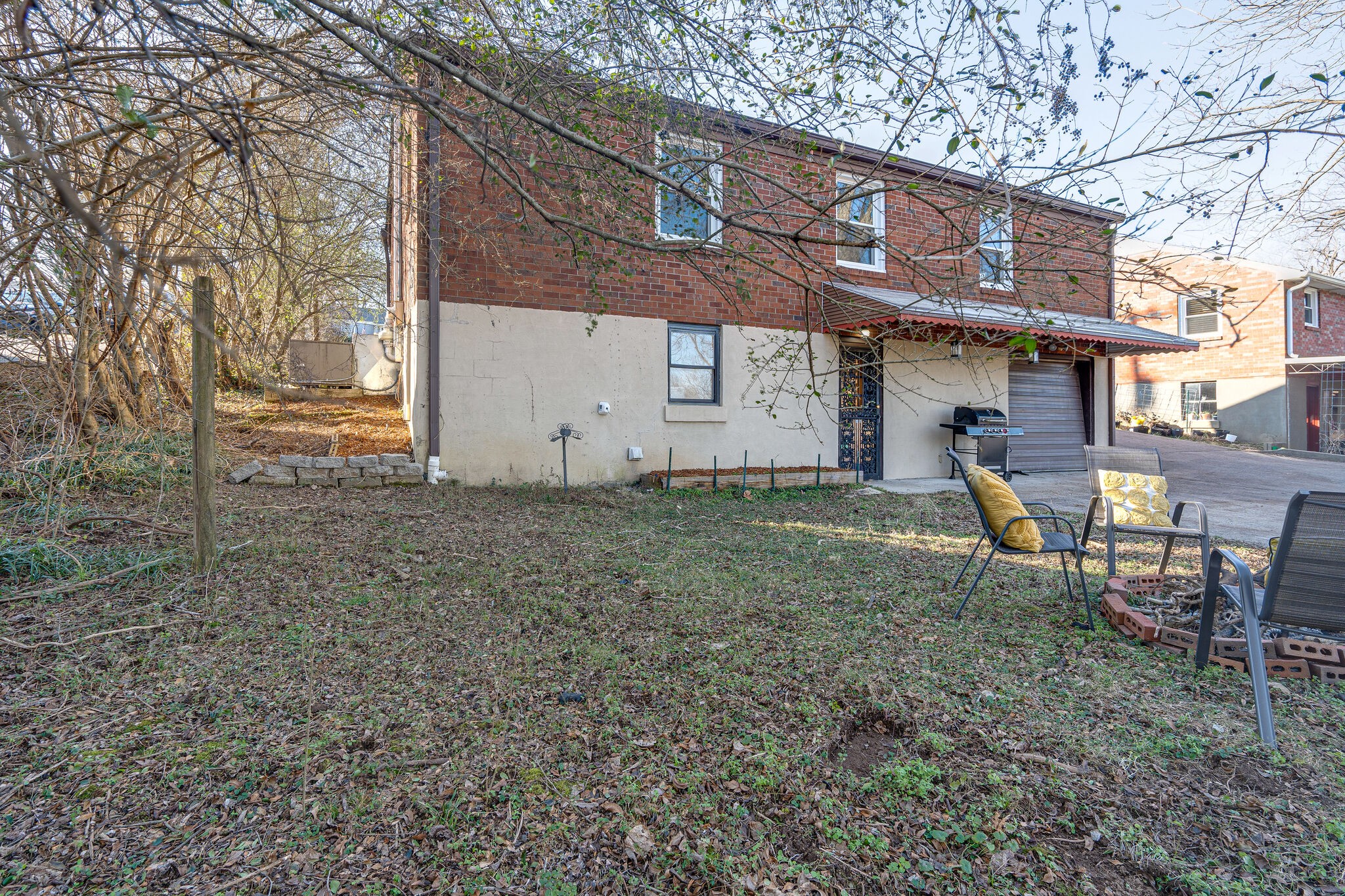 919 Mitchell Road Nashville, TN 37206 - Photo 25 of 26 a backyard of a house with lots of green space