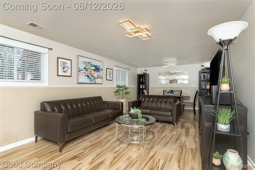 5410 Edgar Road Clarkston, MI 48346 - Photo 4 of 48