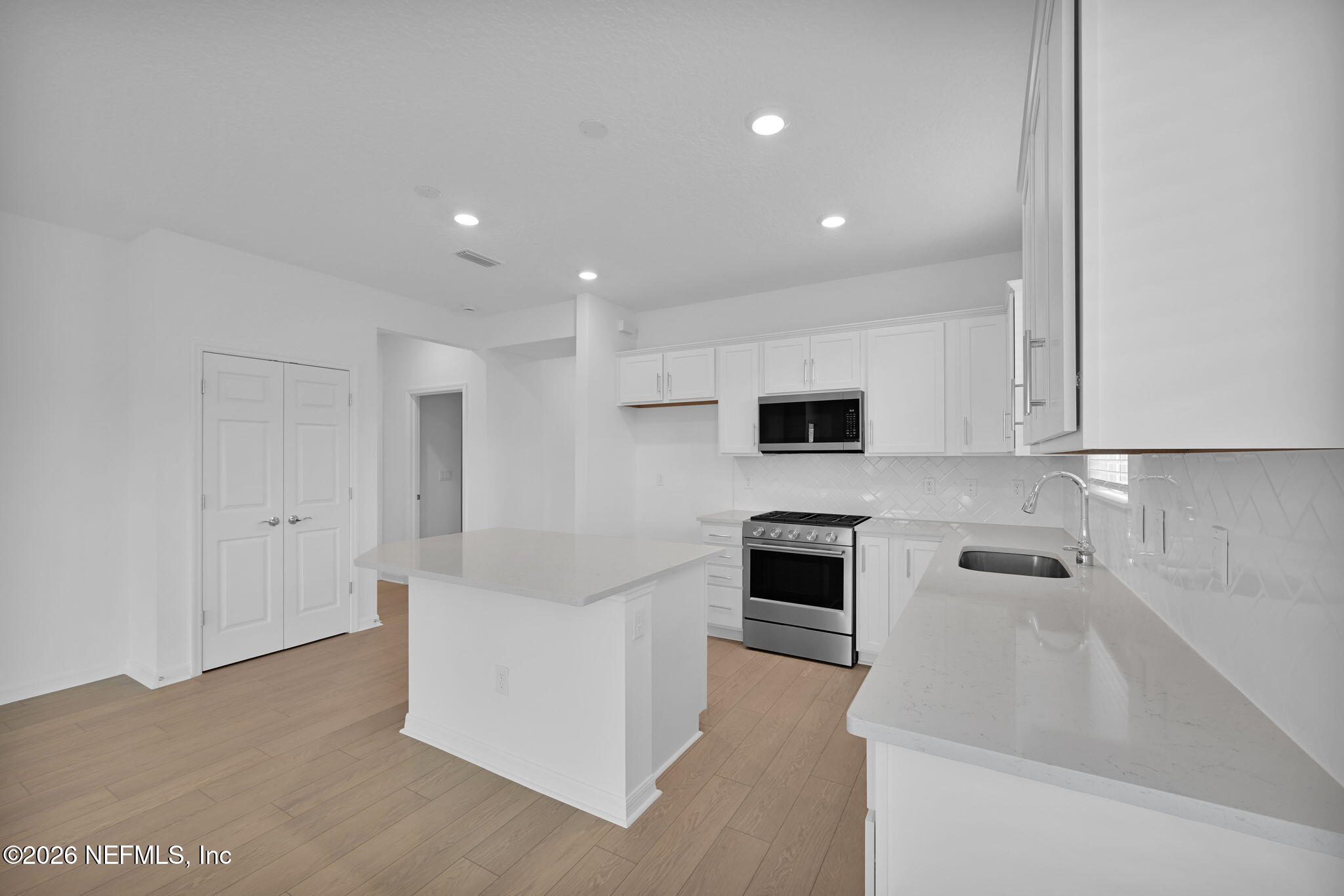 328 Ecliptic Loop Yulee, FL 32097 - Photo 9 of 49 Ellenwood Kitchen