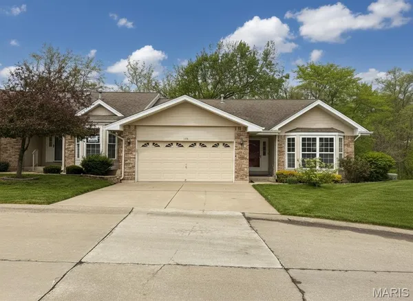 $374,900 | 904 Palmer Court, Unit 4, Lake St. Louis, MO 63367