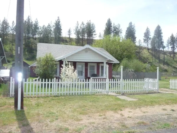 $360,000 | 512 Northeast Broadway, Malden, WA 99149