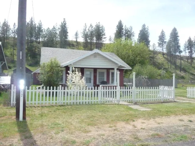 $360,000 | 512 Northeast Broadway, Malden, WA 99149