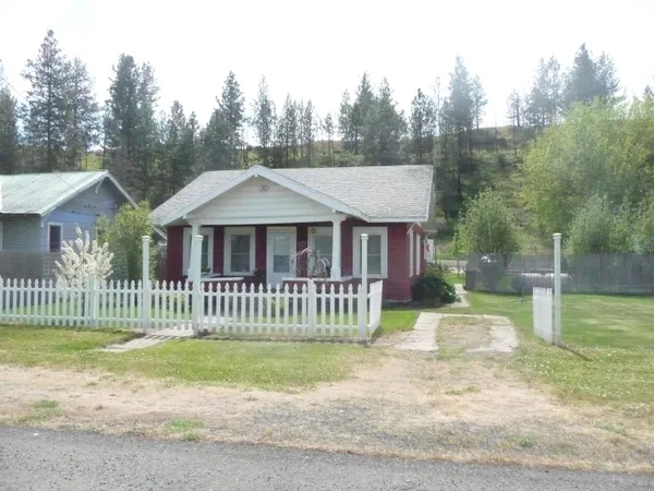 $360,000 | 512 Northeast Broadway, Malden, WA 99149