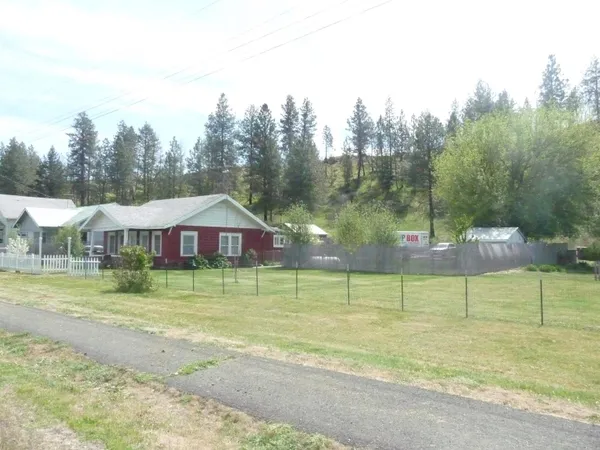 $360,000 | 512 Northeast Broadway, Malden, WA 99149