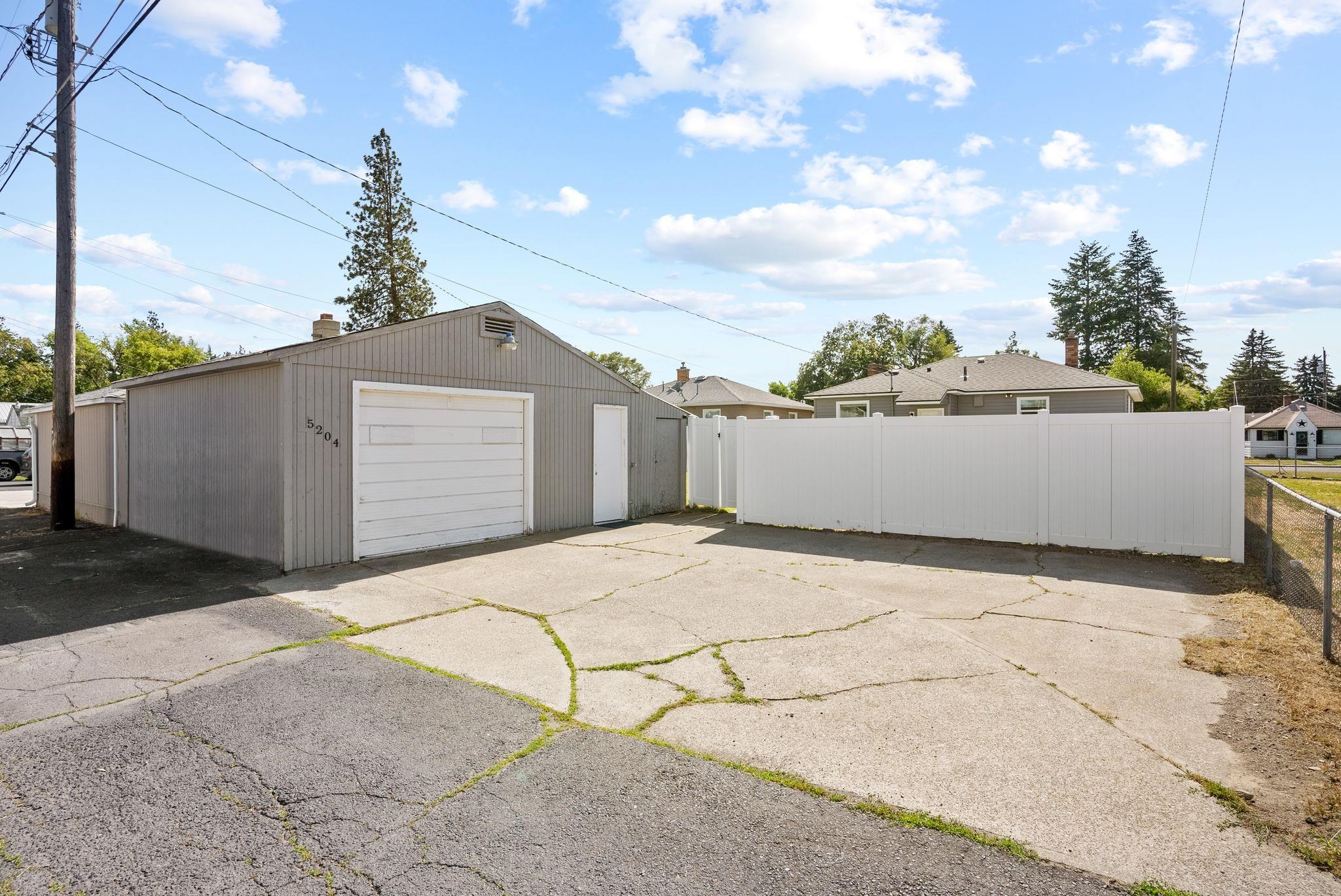5204 North Maple Street Spokane, WA 99205 - Photo 35 of 39