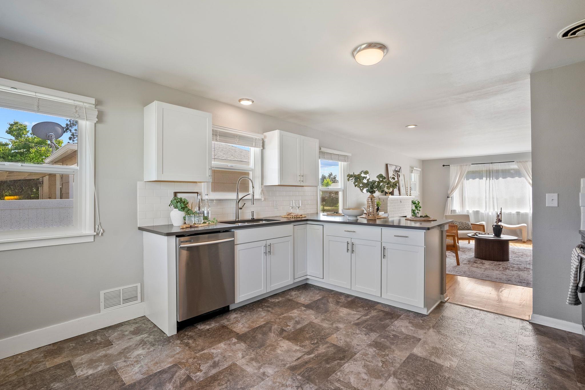 5204 North Maple Street Spokane, WA 99205 - Photo 10 of 39