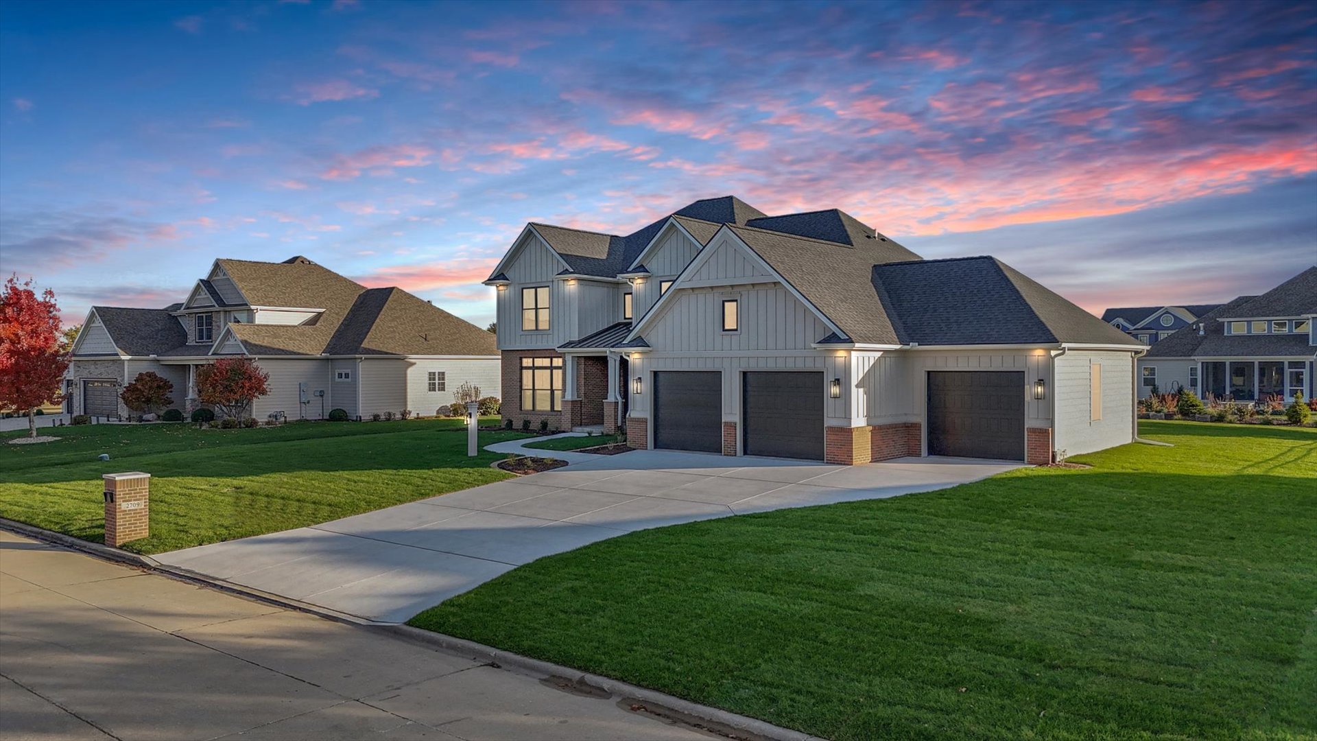 2709 East Castlerock Drive Urbana, IL 61802 - Photo 5 of 117 a front view of house with yard and green space