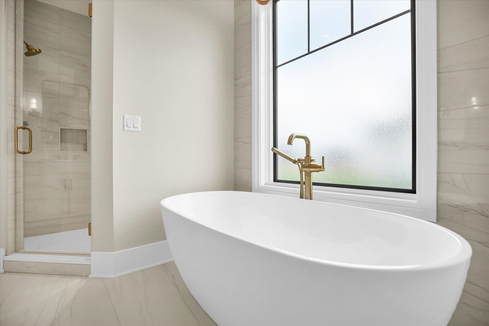 2709 East Castlerock Drive Urbana, IL 61802 - Photo 53 of 117 a white bath tub sitting next to a shower