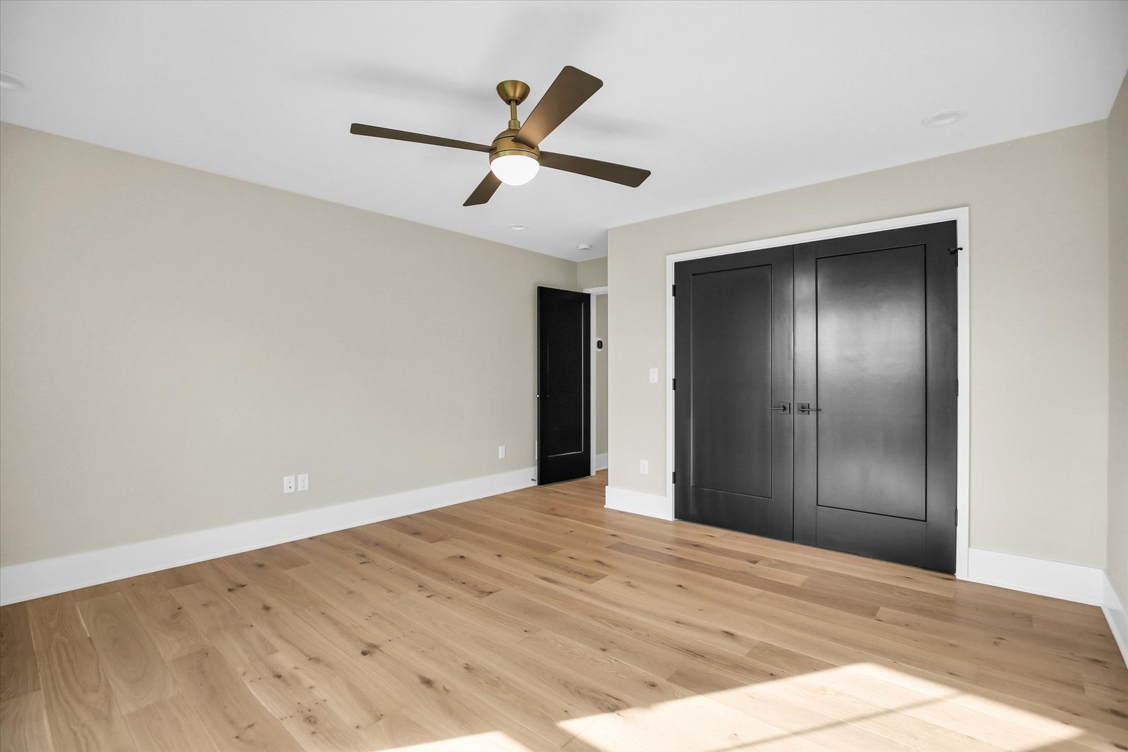 2709 East Castlerock Drive Urbana, IL 61802 - Photo 63 of 117 a view of empty room with wooden floor and ceiling fan