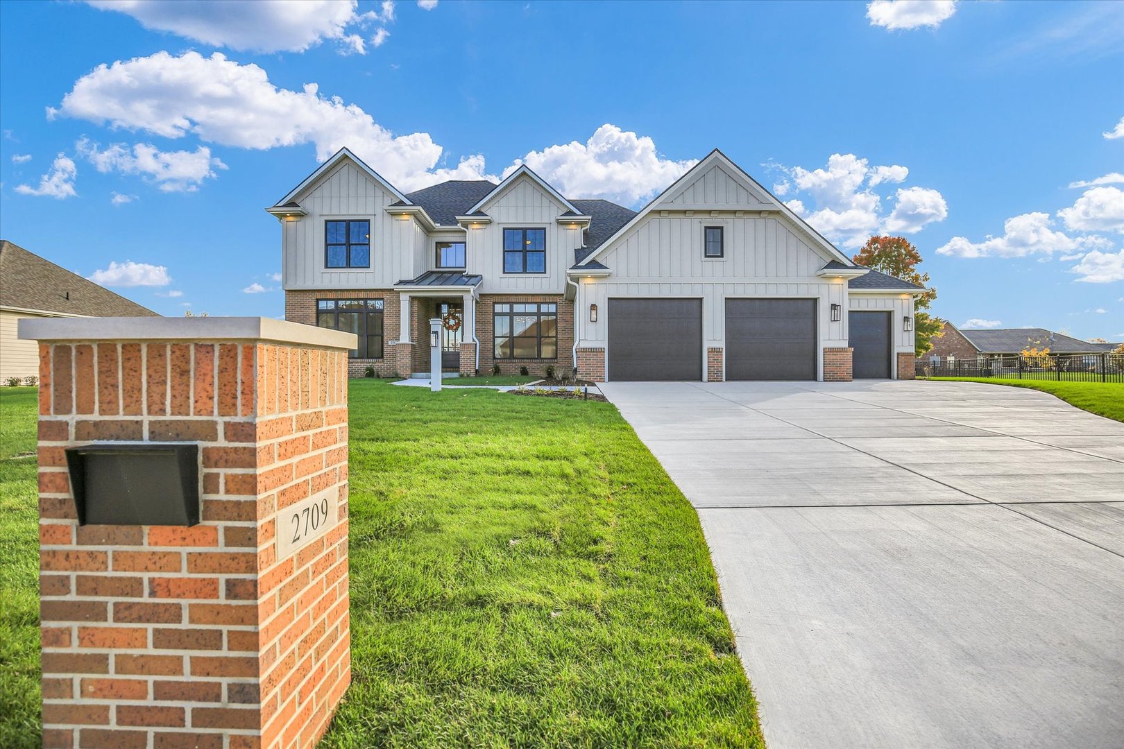 2709 East Castlerock Drive Urbana, IL 61802 - Photo 7 of 117 a front view of a house with garden