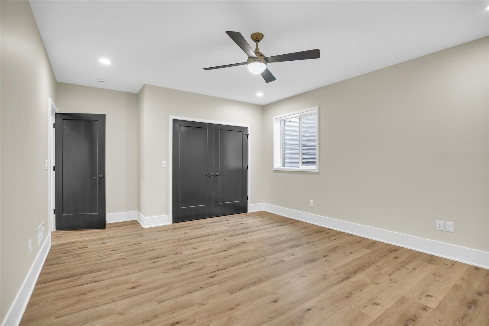 2709 East Castlerock Drive Urbana, IL 61802 - Photo 79 of 117 a view of an empty room with wooden floor and a ceiling fan