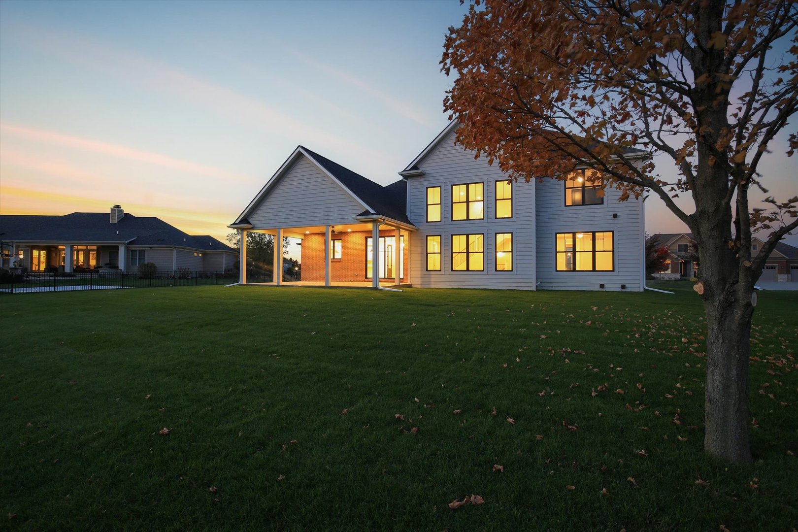 2709 East Castlerock Drive Urbana, IL 61802 - Photo 90 of 117 a front view of a house with a garden