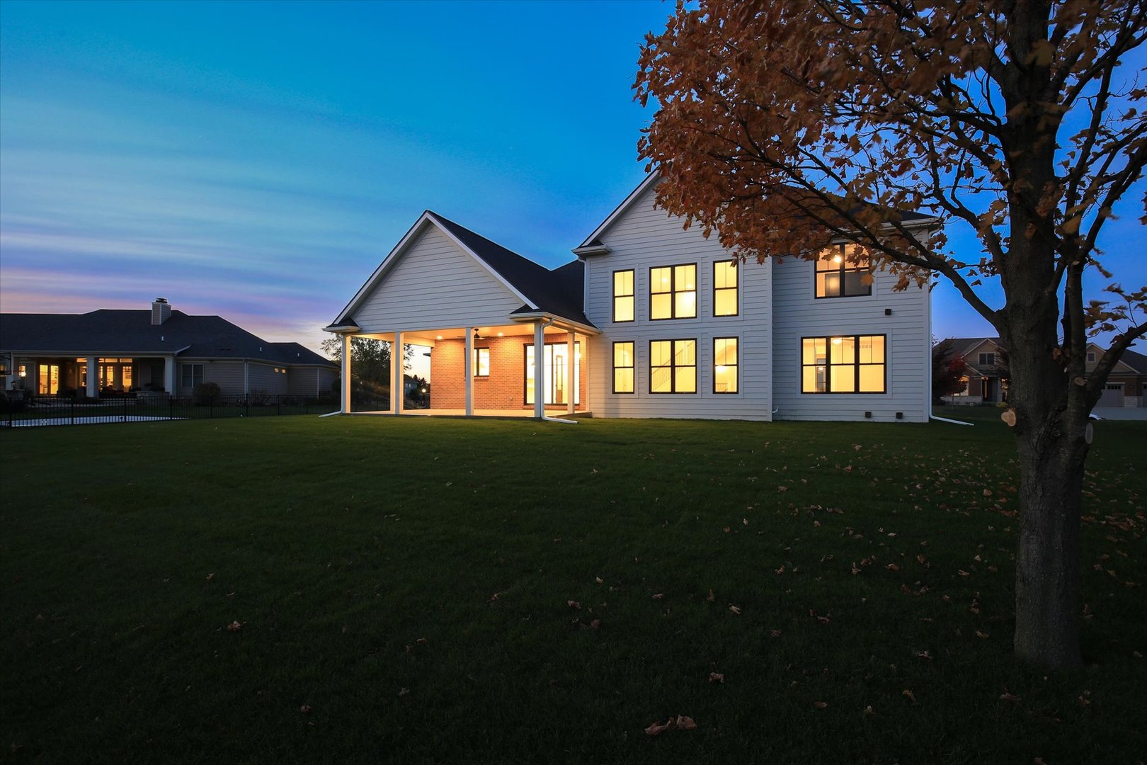2709 East Castlerock Drive Urbana, IL 61802 - Photo 95 of 117 a front view of a house with a yard
