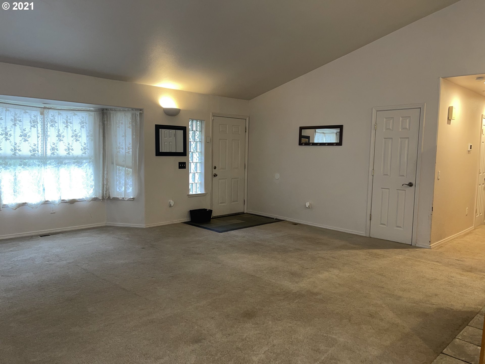1066 South 69th Place Springfield, OR 97478 - Photo 4 of 27 Gallery Image 4