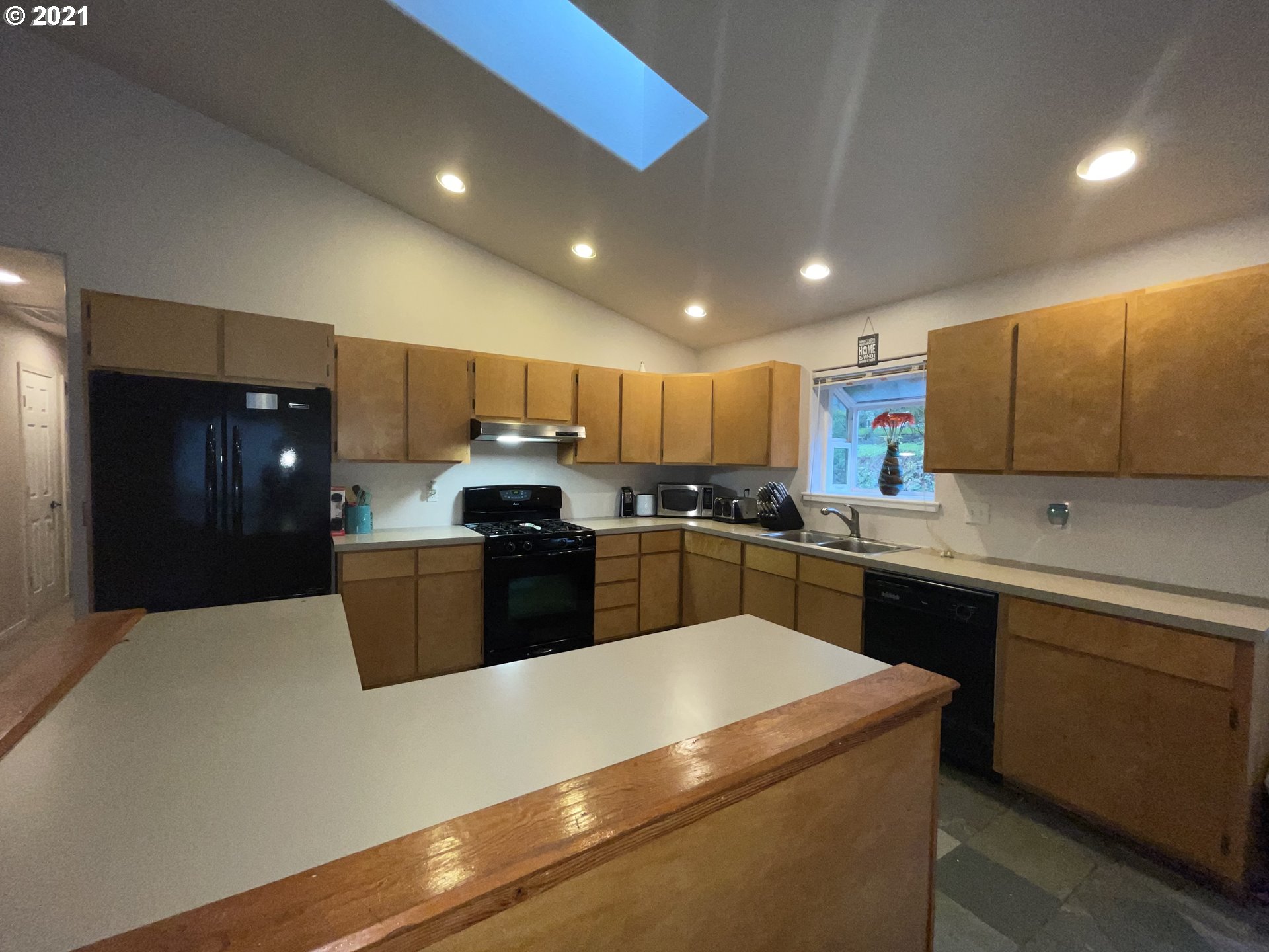 1066 South 69th Place Springfield, OR 97478 - Photo 5 of 27 Gallery Image 5