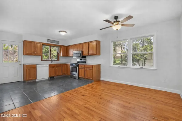 $1,950,000 | 21 Division Street, Greenwich, CT 06830
