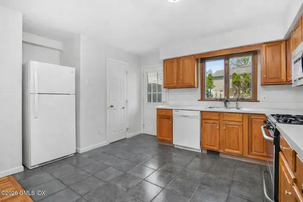 $1,950,000 | 21 Division Street, Greenwich, CT 06830