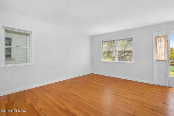 $1,950,000 | 21 Division Street, Greenwich, CT 06830