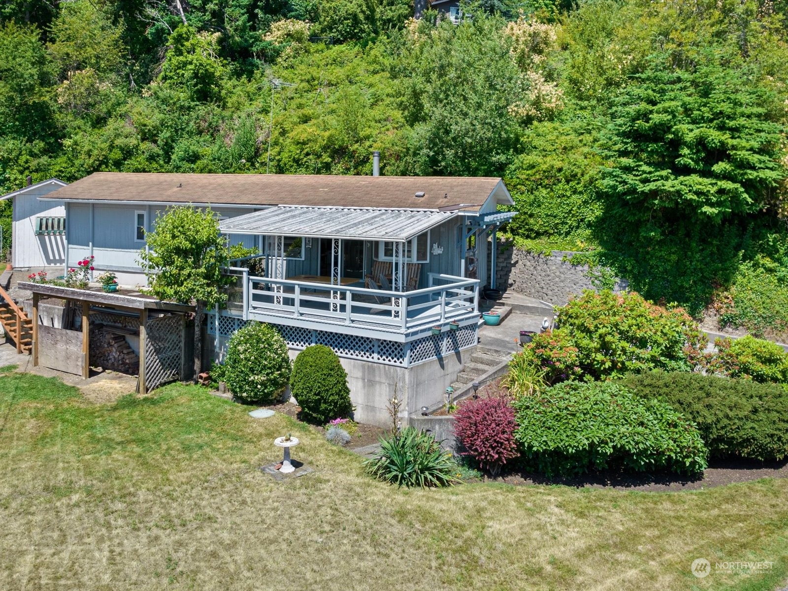 7484 Humphrey Road Clinton, WA 98236 - Photo 2 of 26 Gallery Image 2