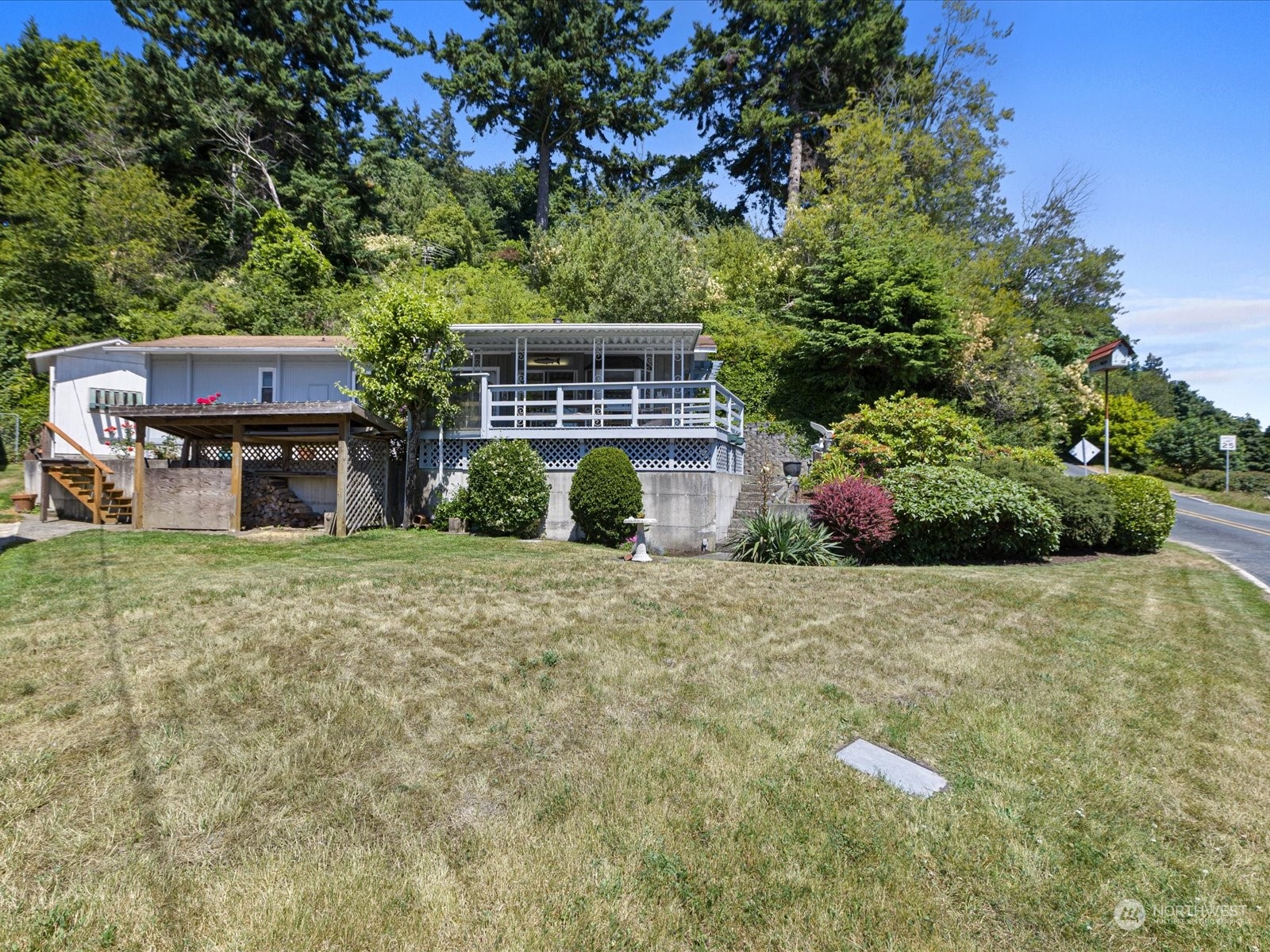 7484 Humphrey Road Clinton, WA 98236 - Photo 3 of 26 Gallery Image 3