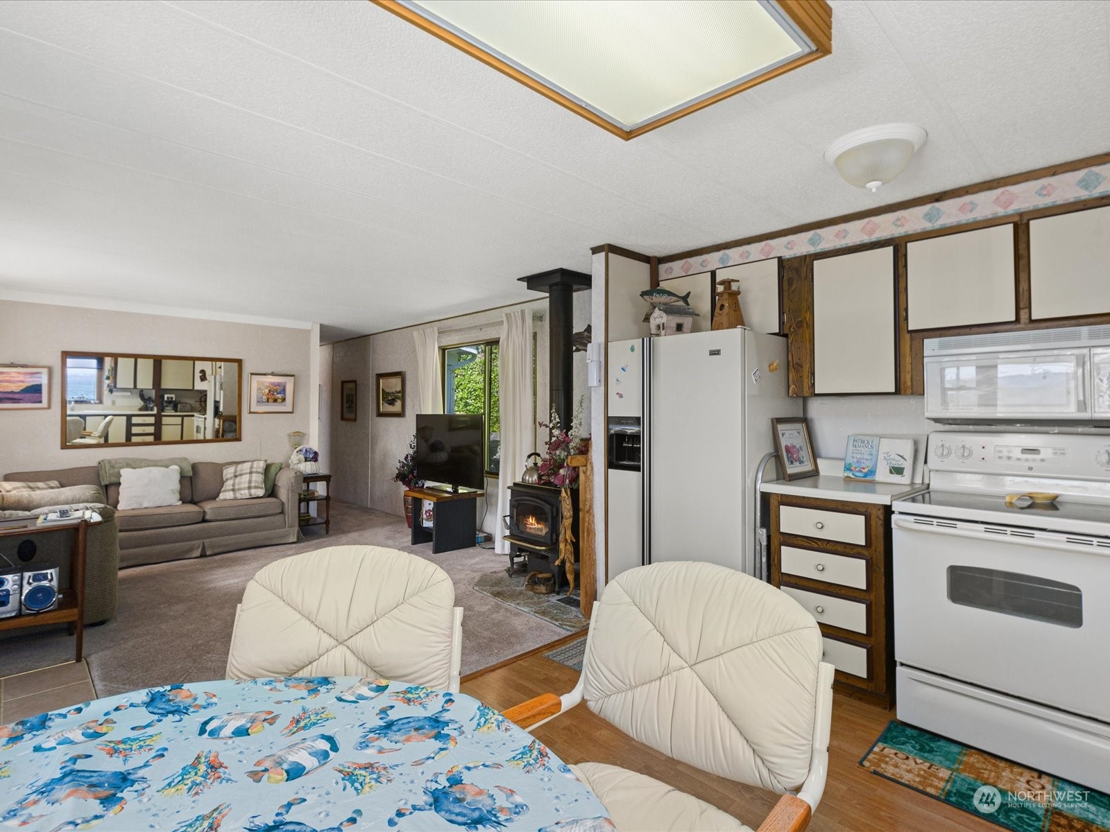 7484 Humphrey Road Clinton, WA 98236 - Photo 9 of 26 Gallery Image 9