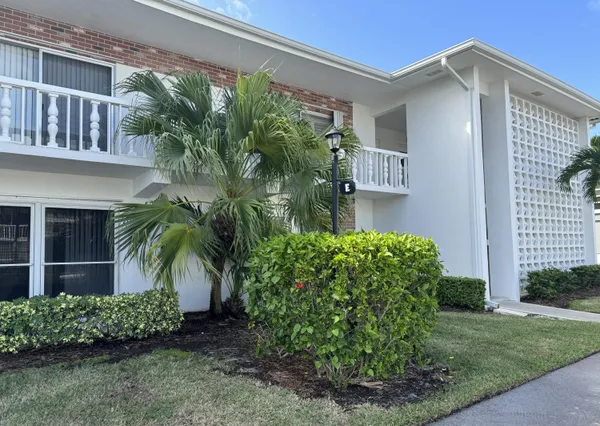 $2,000 | 4501 South Ocean Boulevard, Unit E5, Lantana, FL 33480