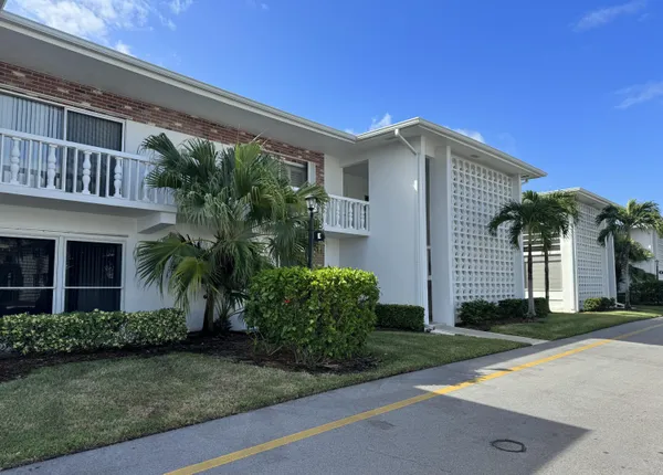 $2,000 | 4501 South Ocean Boulevard, Unit E5, Lantana, FL 33480