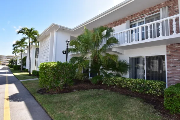 $2,000 | 4501 South Ocean Boulevard, Unit E5, Lantana, FL 33480