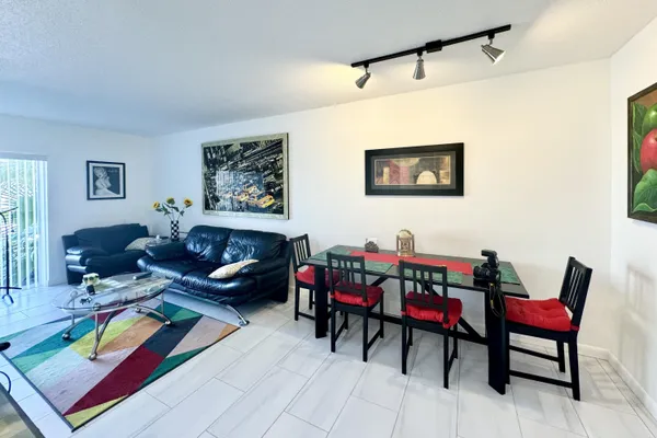 $2,000 | 4501 South Ocean Boulevard, Unit E5, Lantana, FL 33480