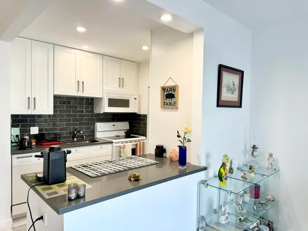 $2,000 | 4501 South Ocean Boulevard, Unit E5, Lantana, FL 33480