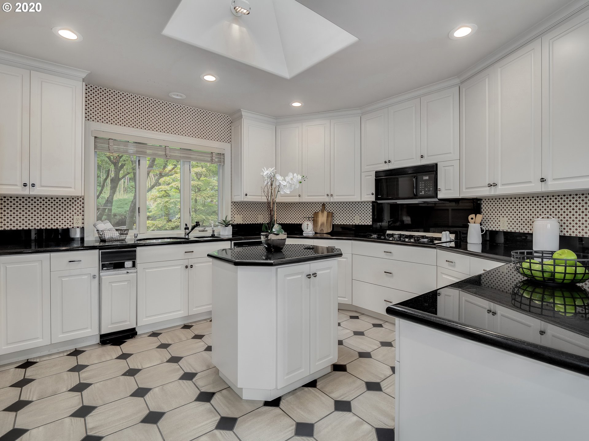 1308 Northshore Road Lake Oswego, OR 97034 - Photo 11 of 32 Gallery Image 11