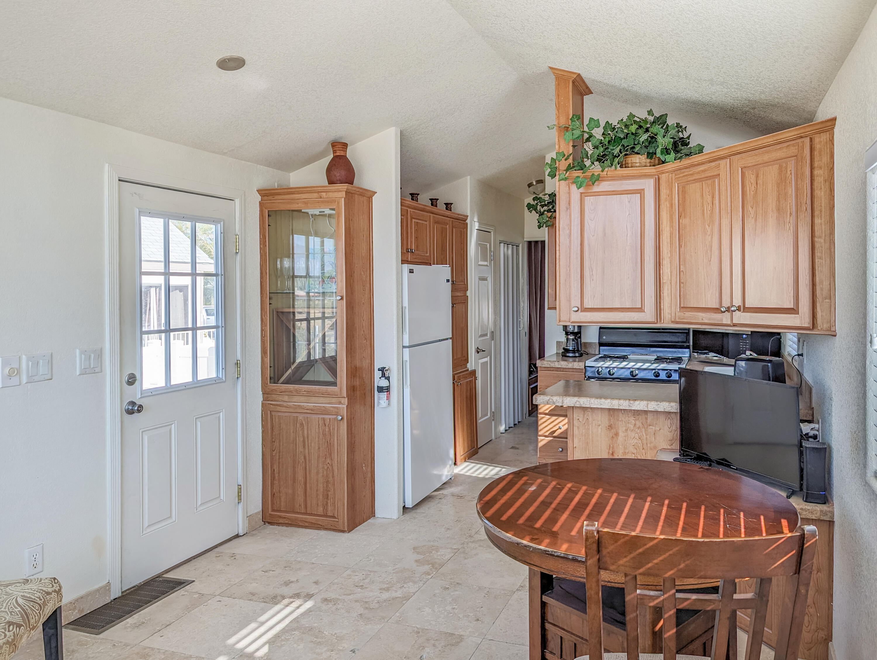 70200 Dillon Road, Unit 328 Desert Hot Springs, CA 92241 - Photo 12 of 25 a very nice looking room with a large window