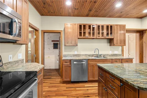 $1,250,000 | 900 South Road, East Greenwich, RI 02818