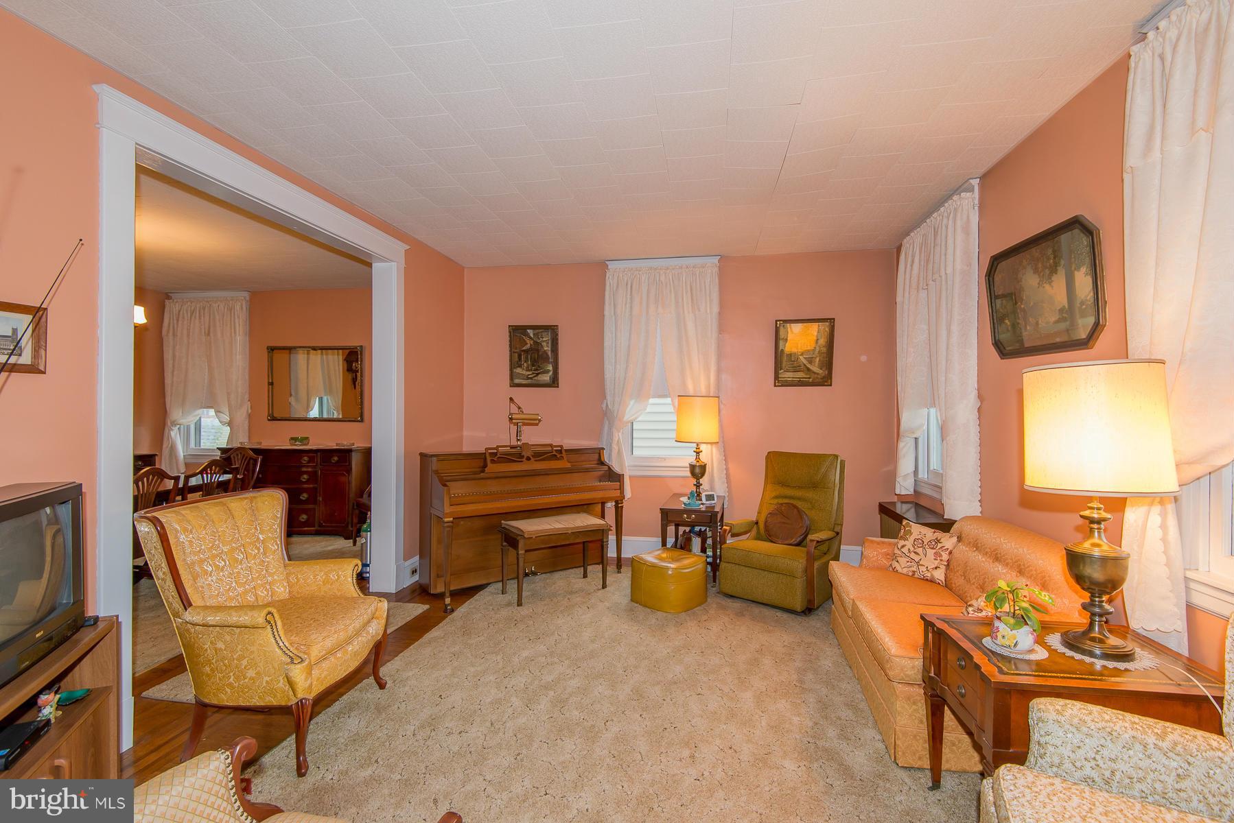 44 Ridge Road Catonsville, MD 21228 - Photo 8 of 14 Living Room