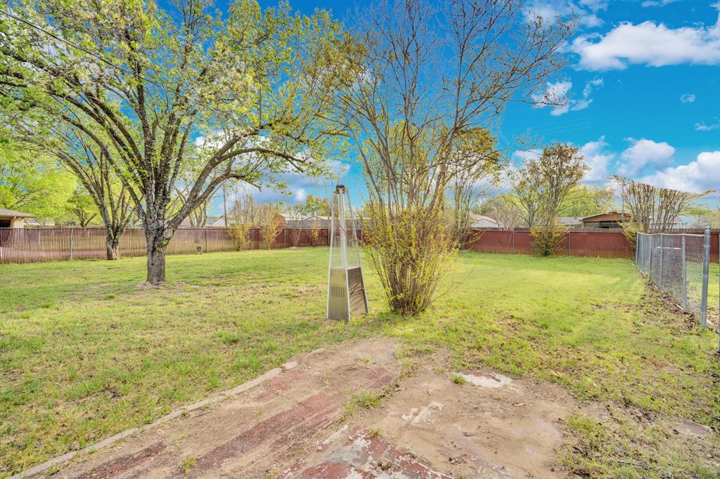 100 North Valley Street Red Oak, TX 75154 - Photo 19 of 31 a view of yard with tree and a oven