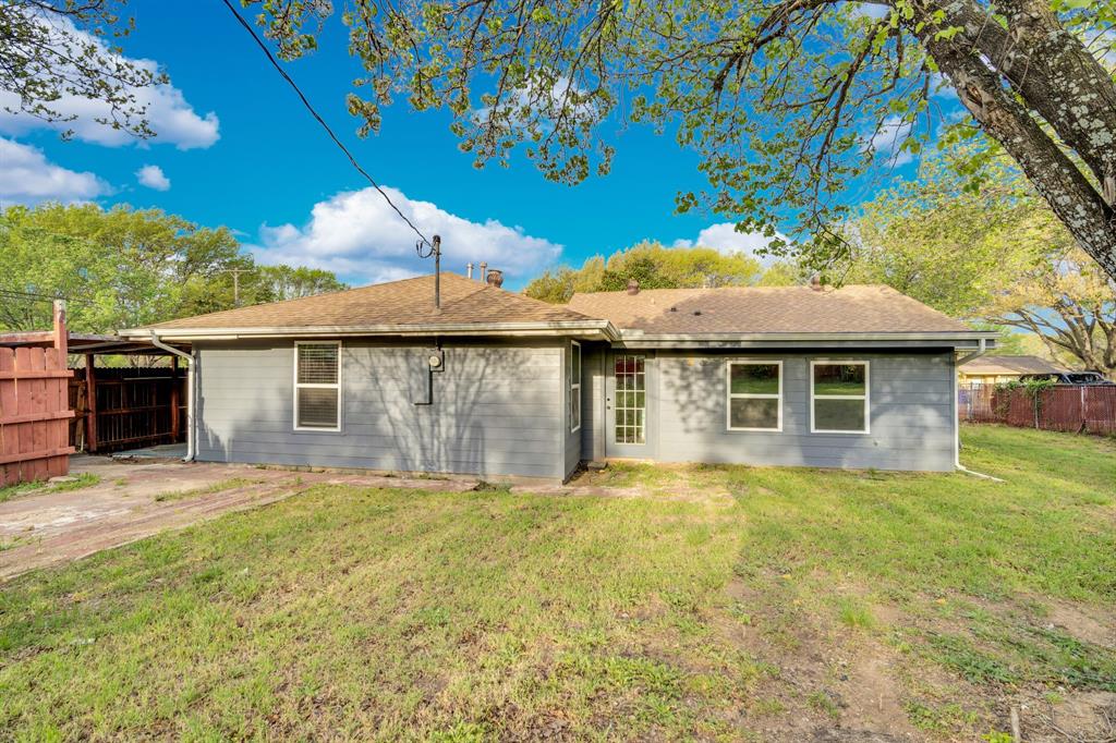 100 North Valley Street Red Oak, TX 75154 - Photo 21 of 31 a front view of a house with a yard