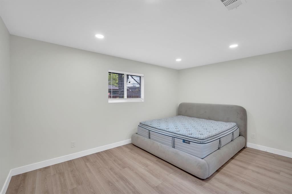 100 North Valley Street Red Oak, TX 75154 - Photo 9 of 31 a living room with a bed and a night stand