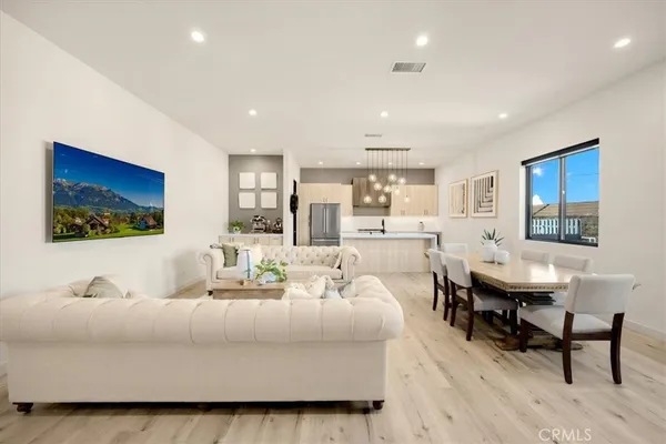 $1,628,000 | 756 West 19th Street, Unit B, Costa Mesa, CA 92627
