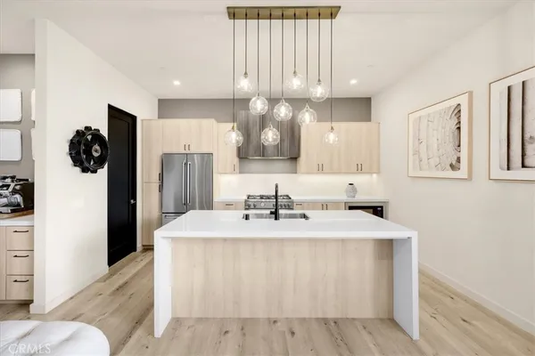 $1,628,000 | 756 West 19th Street, Unit B, Costa Mesa, CA 92627