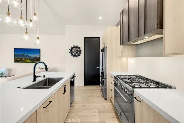 $1,628,000 | 756 West 19th Street, Unit B, Costa Mesa, CA 92627