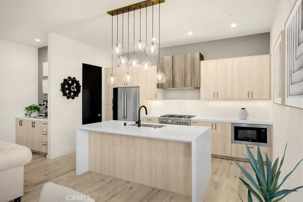 $1,628,000 | 756 West 19th Street, Unit B, Costa Mesa, CA 92627