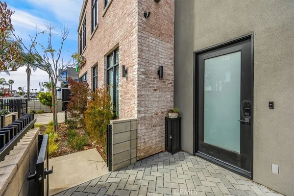 $1,628,000 | 756 West 19th Street, Unit B, Costa Mesa, CA 92627