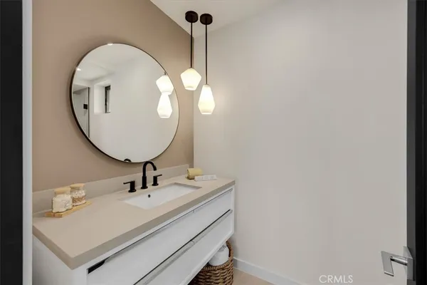$1,628,000 | 756 West 19th Street, Unit B, Costa Mesa, CA 92627