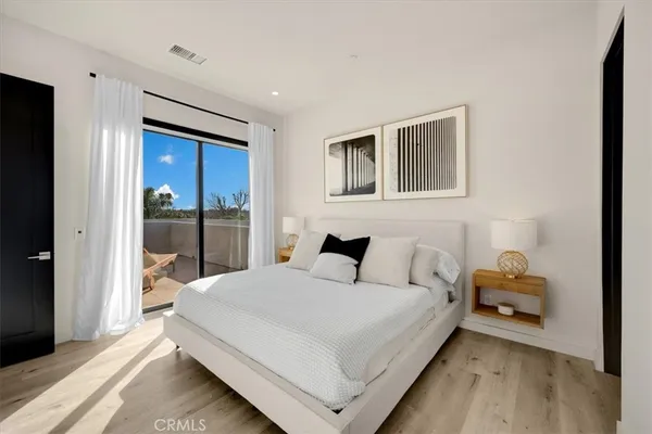$1,628,000 | 756 West 19th Street, Unit B, Costa Mesa, CA 92627