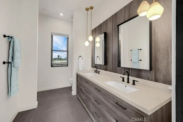 $1,628,000 | 756 West 19th Street, Unit B, Costa Mesa, CA 92627
