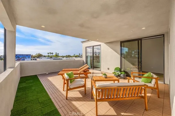 $1,628,000 | 756 West 19th Street, Unit B, Costa Mesa, CA 92627