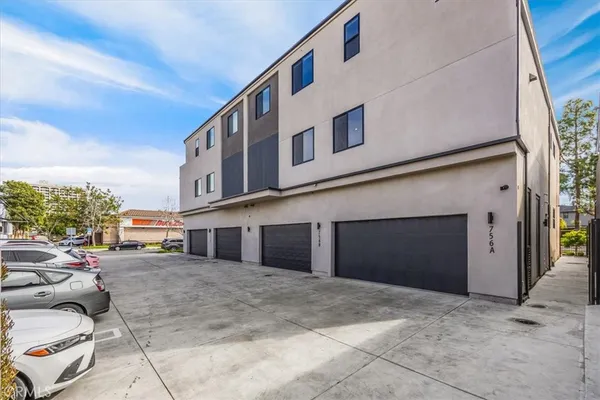 $1,628,000 | 756 West 19th Street, Unit B, Costa Mesa, CA 92627