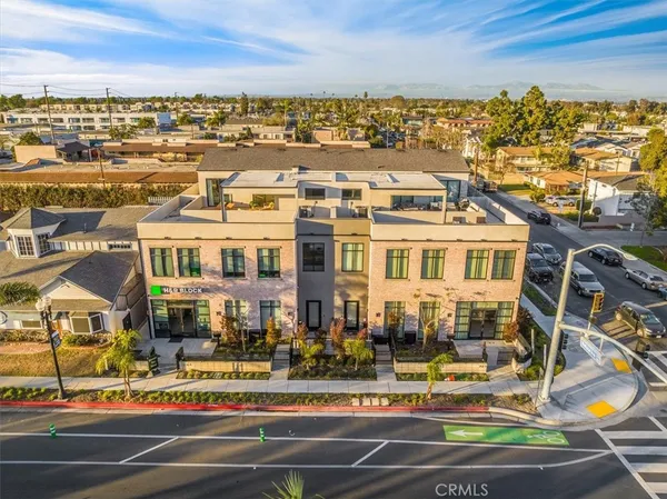 $1,628,000 | 756 West 19th Street, Unit B, Costa Mesa, CA 92627