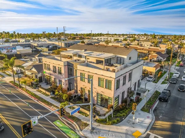 $1,628,000 | 756 West 19th Street, Unit B, Costa Mesa, CA 92627