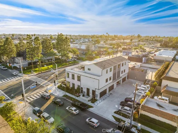 $1,628,000 | 756 West 19th Street, Unit B, Costa Mesa, CA 92627